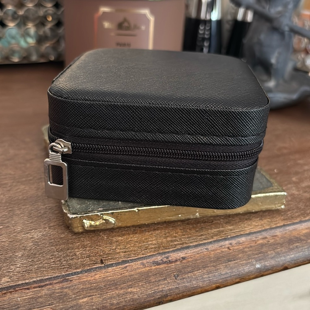 Black traveling jewelry holder